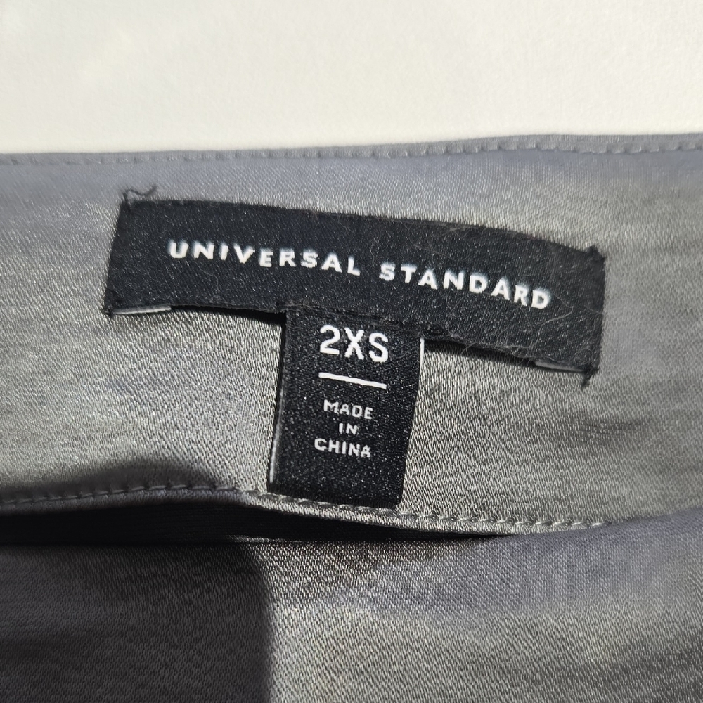 Universal Standard Silky Gray Short Sleeve Blouse - Picture 6 of 8